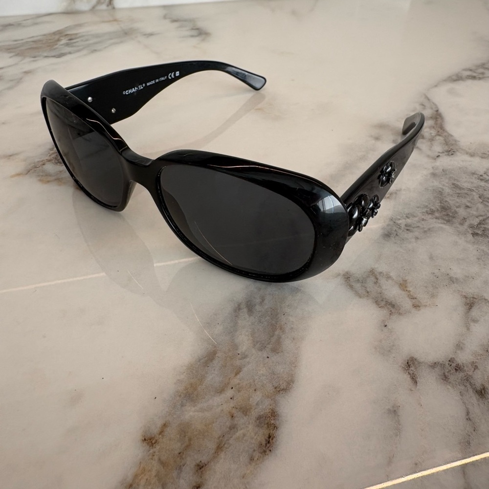 CHANEL 5113 Camellia Black Sunglasses CC Logo Floral Detail Vintage - Picture 5 of 13